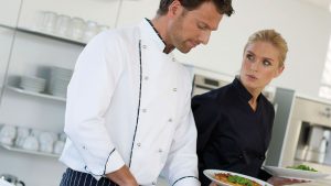 Das Team imagegerecht einzukleiden und das Budget im Blick zu haben, ist gerade für Existenzgründer oft eine Herausforderung. Textile Mietdienstleister wie die DBL unterstützen die Betriebe mit ihrem Full-Service.