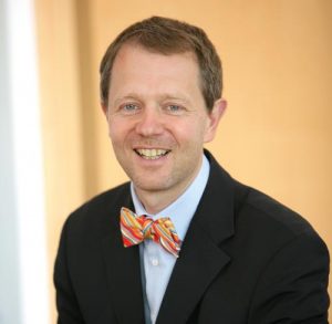 Thomas Meuche ist Professor für Betriebswirtschaft an der Hochschule Hof. Er begleitet Unternehmen als Beirat und berät sie in Fragen der Strategieentwicklung und Prozessoptimierung. Als Gesellschafter der ServicePlus GmbH setzt er sich seit zwei Jahren intensiv mit der Digitalisierung der Gastronomie und deren Lieferanten auseinander.