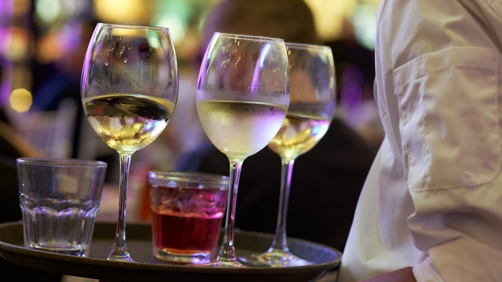 Besonders Kellner werden gerne "auf Abruf" angestellt,.