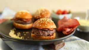 Die Mini-Burger stehen den "großen" Kollegen in nichts nach.