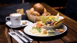 Attraktiv angerichtet lässt das Frühstück die Herzen der Gäste höherschlagen.