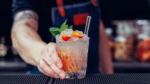 Praktisch, wiederverwendbar und optisch schön: Trinkhalme aus Glas.