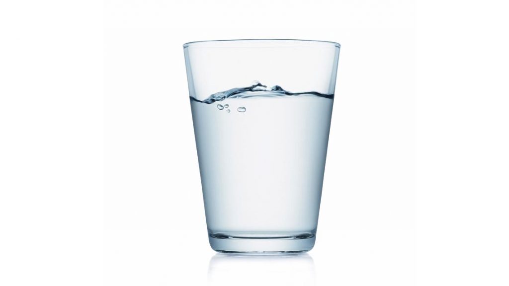 Es wird keine EU-Pflicht zur kostenlosen Tafelwasserabgabe in der Gastronomie geben. Das hat das EU-Parlament nun beschlossen.