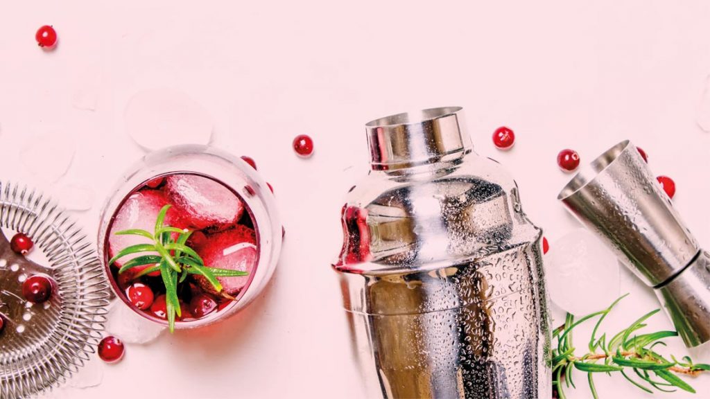 Cocktails bieten in der Umsetzung viele Möglichkeiten zur Kreativität, mit der sich Gastronomen von der Konkurrenz absetzen können.
