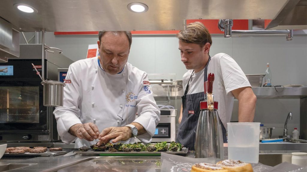 Sie ist das Herz eines jeden gastronomischen Betriebs, daher gilt es, die Profi-Küche als maßgeschneidertes Konzept bedarfsgerecht zu planen und zu integrieren.