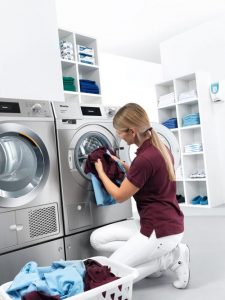 Viel Platz für Wäsche auf kleinem Raum: Eine Waschmaschine und ein Trockner aus der neuen Generation Kleine Riesen.