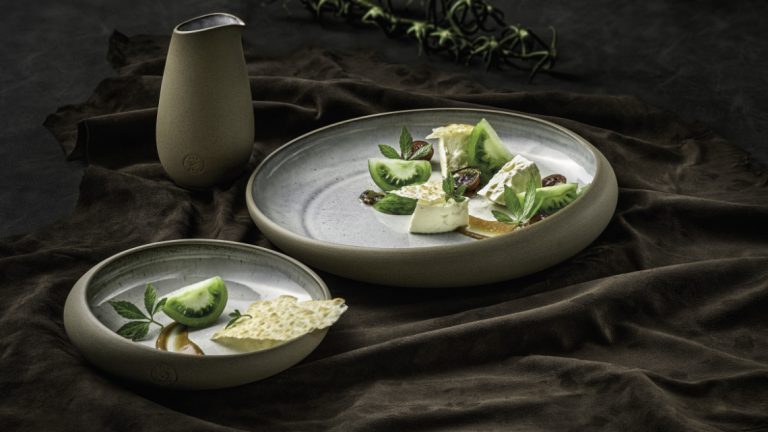 EMBRACE von Playground