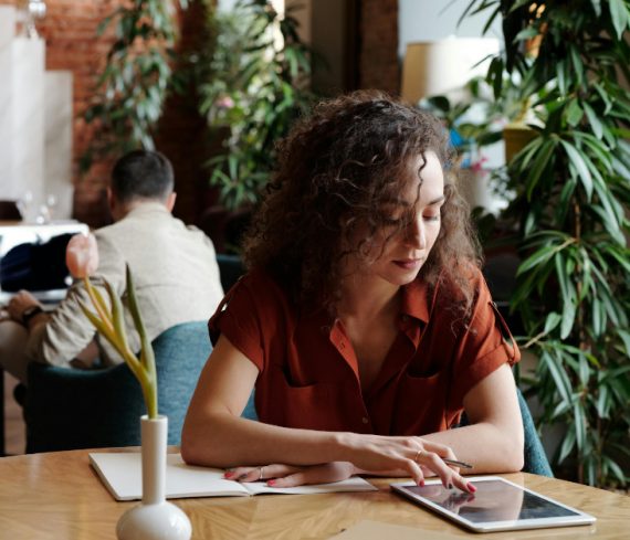 pexels-edmond-dantes-4339475