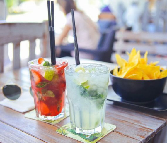 Nachdem sich Limonaden lange Zeit großer Beliebtheit bei den Deutschen erfreuten, geht der Trend inzwischen mehr zu gesünderen Alternativen mit natürlichen Zutaten und weniger Zucker